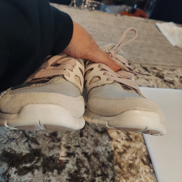 Nike Women's Sneakers in Beige and Cream - Picture 8 of 16